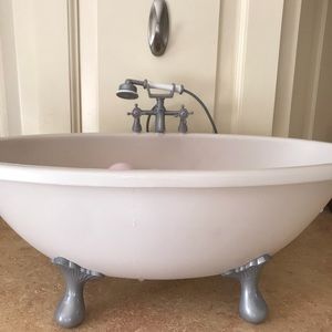 american girl bathtub with bubbles